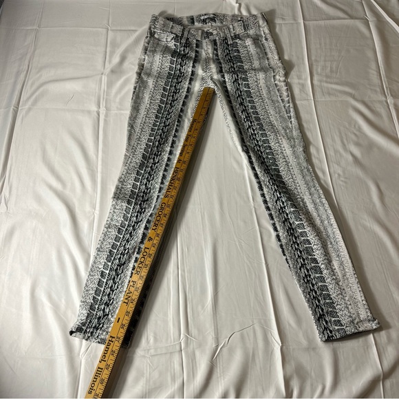 7 for all Mankind Snake skin print Jeans Size 27 - Picture 8 of 9